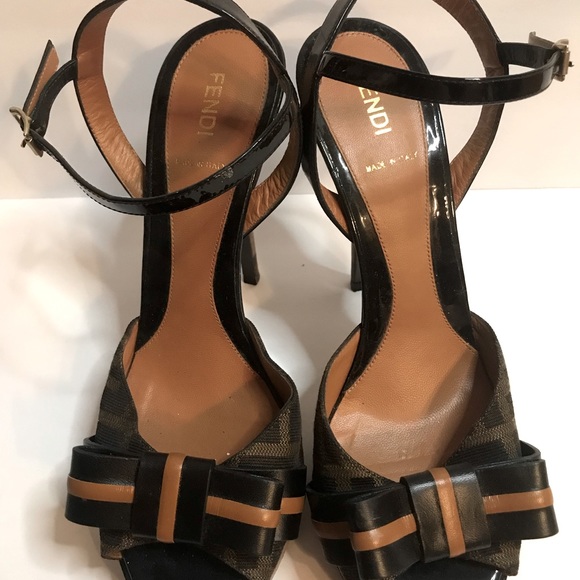 Fendi
Fendi Black/Brown Canvas And Leather Bow Pep Toe Ankle Strap Sandals - Picture 2 of 2